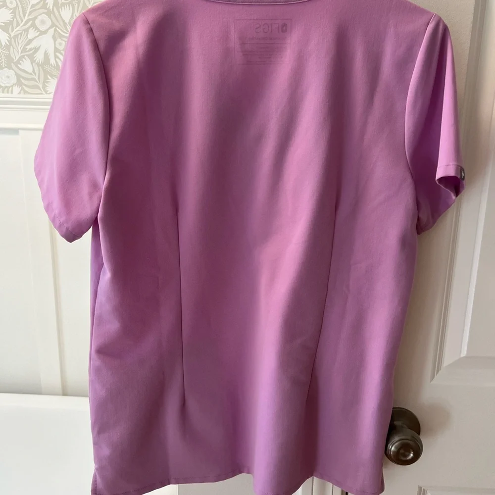 Figs Casma 3 pocket scrub top - Picture 2 of 3